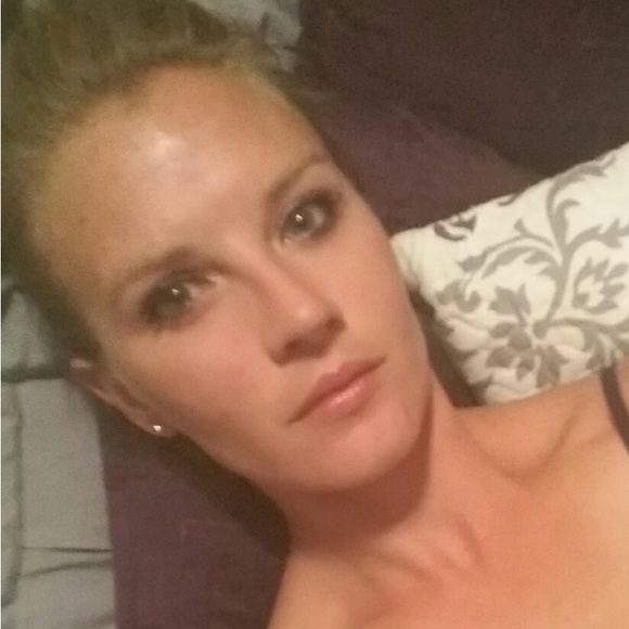 Meet your Posher, Britt - Picture 1 of 2